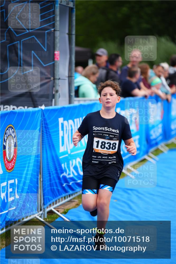 30.08.2026 - Elbe Triathlon Hamburg LAZAROV Photography http://msf.ph/oto/10071518 30.08.2026 12:59:21 Ziel 1838 meine-sportfotos.de