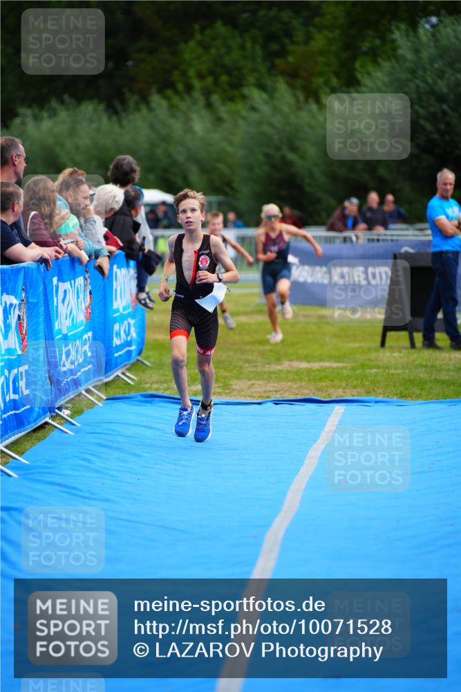 30.08.2026 - Elbe Triathlon Hamburg LAZAROV Photography http://msf.ph/oto/10071528 30.08.2026 12:59:31 Ziel 1772, 1817, 1876, 1888 meine-sportfotos.de