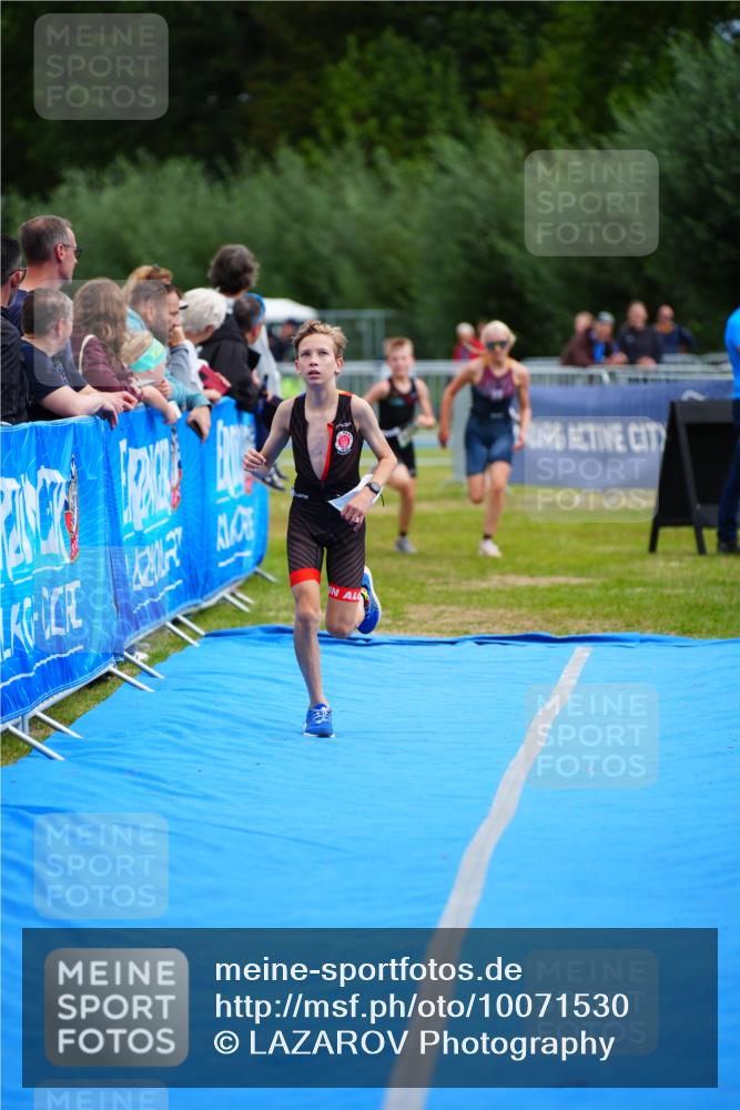 30.08.2026 - Elbe Triathlon Hamburg LAZAROV Photography http://msf.ph/oto/10071530 30.08.2026 12:59:31 Ziel 1772, 1817, 1876, 1888 meine-sportfotos.de