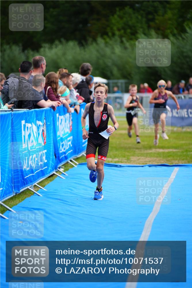 30.08.2026 - Elbe Triathlon Hamburg LAZAROV Photography http://msf.ph/oto/10071537 30.08.2026 12:59:32 Ziel 1772, 1817, 1876, 1888 meine-sportfotos.de