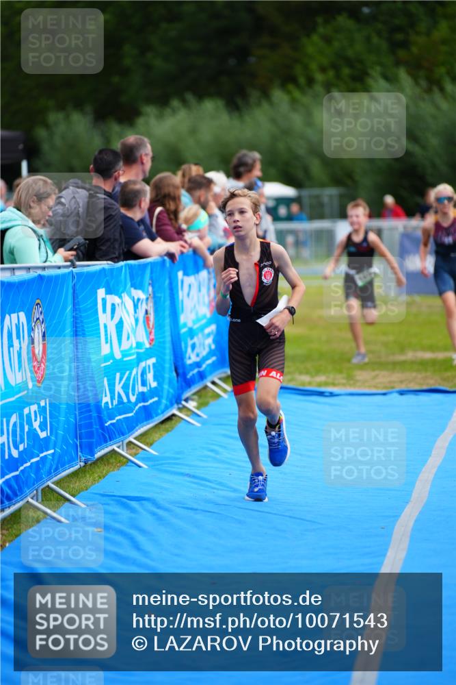 30.08.2026 - Elbe Triathlon Hamburg LAZAROV Photography http://msf.ph/oto/10071543 30.08.2026 12:59:32 Ziel 1772, 1817, 1876, 1888 meine-sportfotos.de
