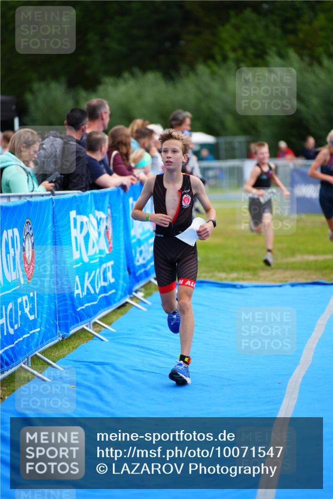 30.08.2026 - Elbe Triathlon Hamburg LAZAROV Photography http://msf.ph/oto/10071547 30.08.2026 12:59:32 Ziel 1772, 1817, 1876, 1888 meine-sportfotos.de