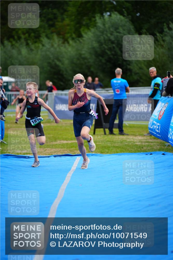 30.08.2026 - Elbe Triathlon Hamburg LAZAROV Photography http://msf.ph/oto/10071549 30.08.2026 12:59:33 Ziel 1772, 1817, 1876, 1888 meine-sportfotos.de
