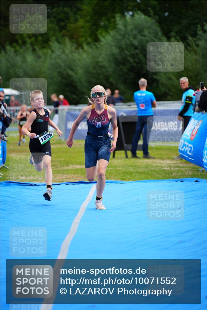 30.08.2026 - Elbe Triathlon Hamburg LAZAROV Photography http://msf.ph/oto/10071552 30.08.2026 12:59:33 Ziel 1772, 1817, 1876, 1888 meine-sportfotos.de