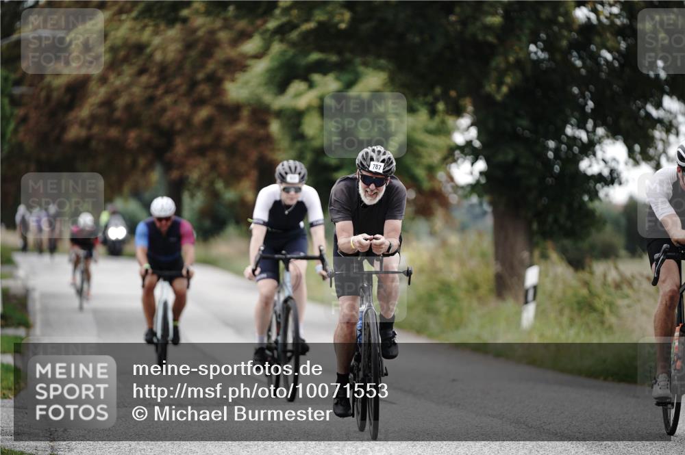 30.08.2026 - Elbe Triathlon Hamburg Michael Burmester http://msf.ph/oto/10071553 30.08.2026 10:06:14 Radfahren 483, 584, 732, 787, 816, 877, 923 meine-sportfotos.de