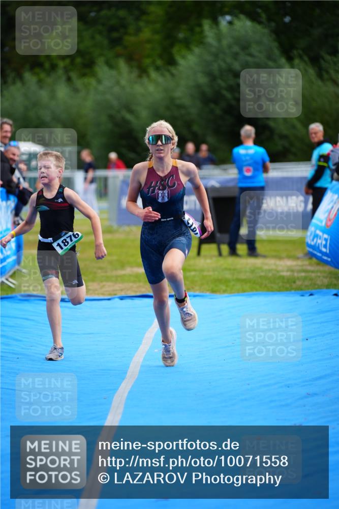 30.08.2026 - Elbe Triathlon Hamburg LAZAROV Photography http://msf.ph/oto/10071558 30.08.2026 12:59:34 Ziel 1772, 1817, 1876, 1888 meine-sportfotos.de