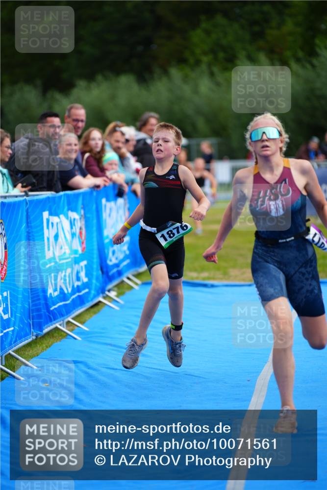 30.08.2026 - Elbe Triathlon Hamburg LAZAROV Photography http://msf.ph/oto/10071561 30.08.2026 12:59:34 Ziel 1772, 1817, 1876, 1888 meine-sportfotos.de