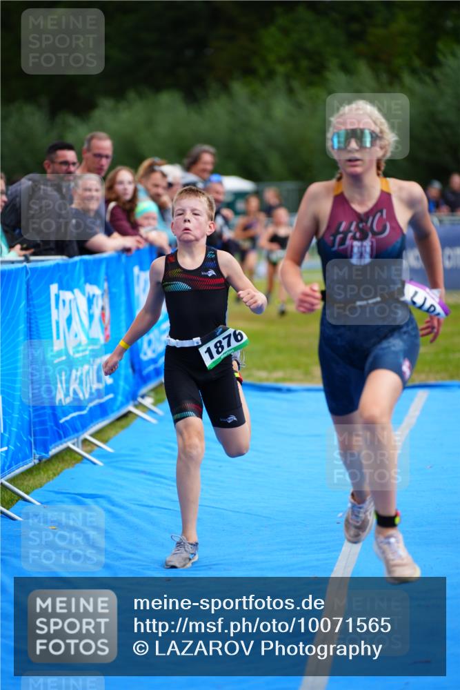 30.08.2026 - Elbe Triathlon Hamburg LAZAROV Photography http://msf.ph/oto/10071565 30.08.2026 12:59:35 Ziel 1772, 1817, 1847, 1876, 1888 meine-sportfotos.de