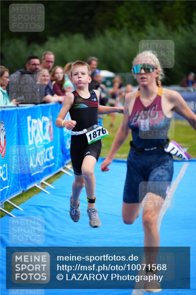 30.08.2026 - Elbe Triathlon Hamburg LAZAROV Photography http://msf.ph/oto/10071568 30.08.2026 12:59:35 Ziel 1772, 1817, 1847, 1876, 1888 meine-sportfotos.de