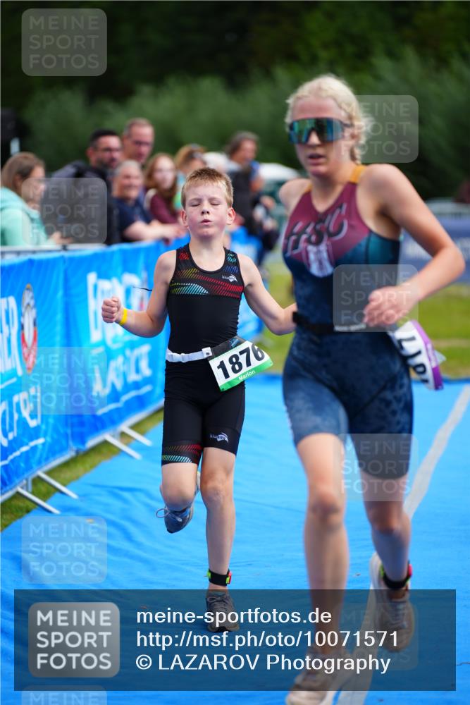 30.08.2026 - Elbe Triathlon Hamburg LAZAROV Photography http://msf.ph/oto/10071571 30.08.2026 12:59:35 Ziel 1772, 1817, 1847, 1876, 1888 meine-sportfotos.de