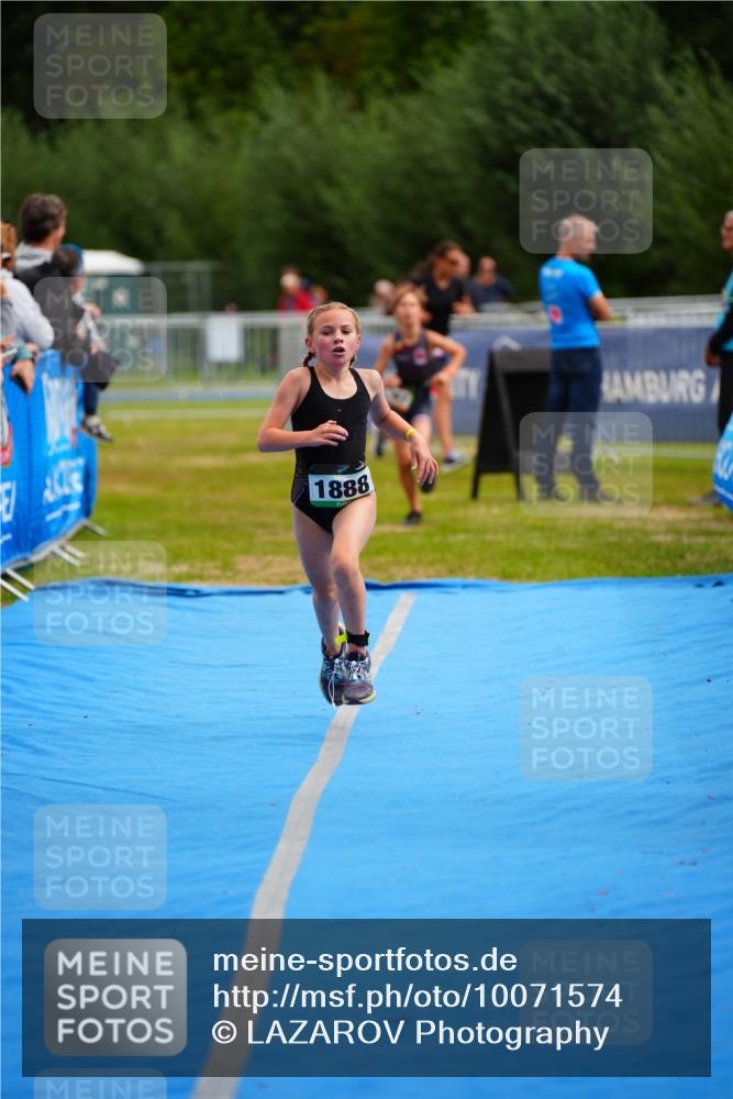 30.08.2026 - Elbe Triathlon Hamburg LAZAROV Photography http://msf.ph/oto/10071574 30.08.2026 12:59:39 Ziel 1847, 1876, 1888 meine-sportfotos.de