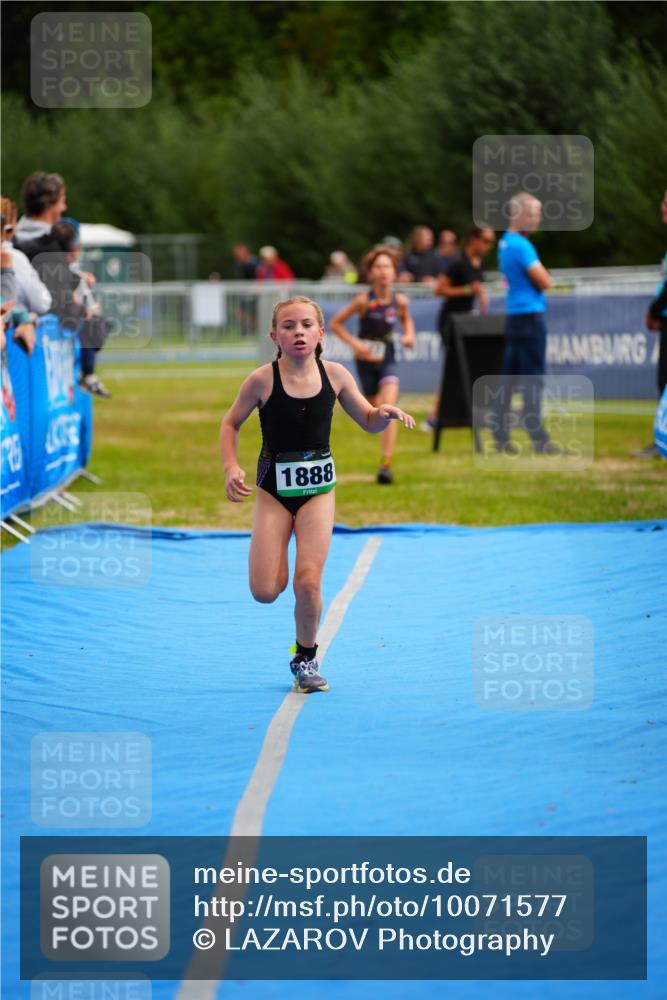 30.08.2026 - Elbe Triathlon Hamburg LAZAROV Photography http://msf.ph/oto/10071577 30.08.2026 12:59:39 Ziel 1847, 1876, 1888 meine-sportfotos.de