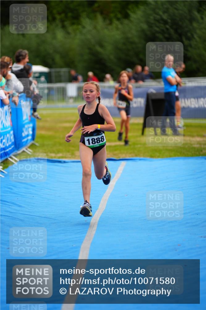 30.08.2026 - Elbe Triathlon Hamburg LAZAROV Photography http://msf.ph/oto/10071580 30.08.2026 12:59:39 Ziel 1847, 1876, 1888 meine-sportfotos.de