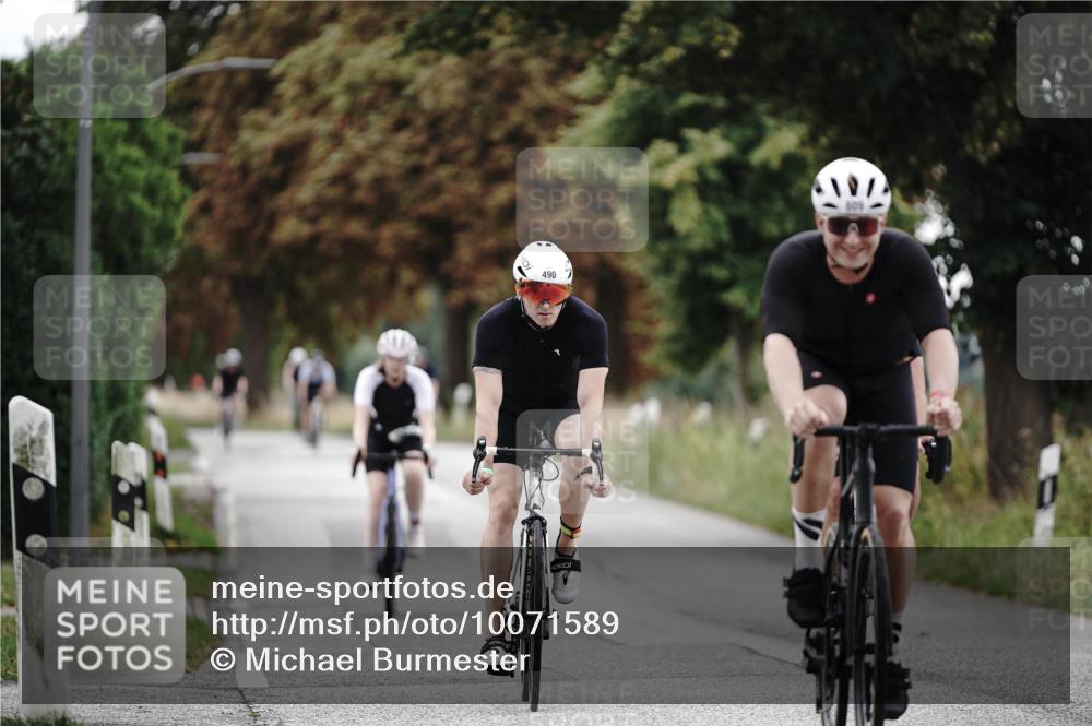 30.08.2026 - Elbe Triathlon Hamburg Michael Burmester http://msf.ph/oto/10071589 30.08.2026 10:06:34 Radfahren 490, 498, 555, 609, 906 meine-sportfotos.de