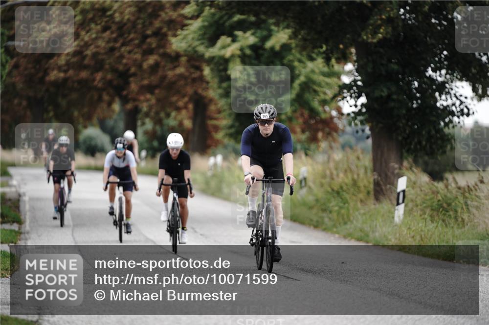 30.08.2026 - Elbe Triathlon Hamburg Michael Burmester http://msf.ph/oto/10071599 30.08.2026 10:06:40 Radfahren 555, 814, 822, 845, 906, 946 meine-sportfotos.de