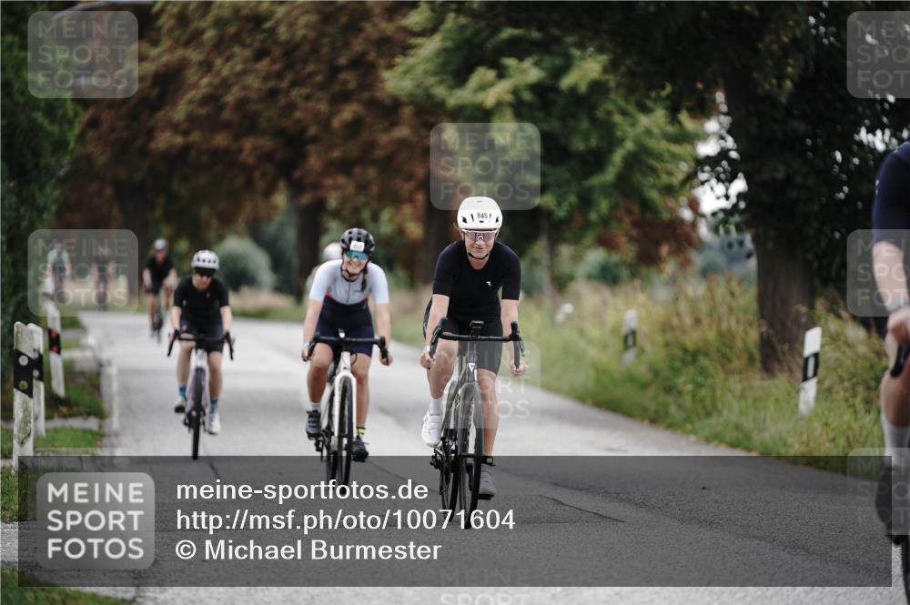 30.08.2026 - Elbe Triathlon Hamburg Michael Burmester http://msf.ph/oto/10071604 30.08.2026 10:06:41 Radfahren 555, 814, 822, 845, 946 meine-sportfotos.de