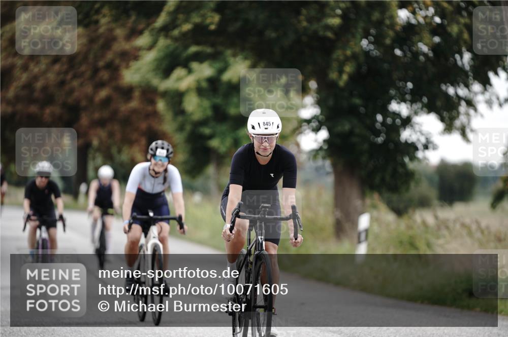 30.08.2026 - Elbe Triathlon Hamburg Michael Burmester http://msf.ph/oto/10071605 30.08.2026 10:06:42 Radfahren 555, 814, 822, 845, 875, 946 meine-sportfotos.de