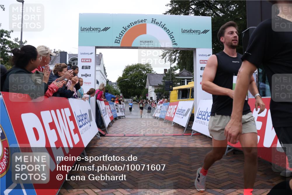 30.08.2026 - Blankeneser Heldenlauf Lena Gebhardt http://msf.ph/oto/10071607 30.08.2026 10:12:08 Ziel 1288, 5050, 5883 meine-sportfotos.de