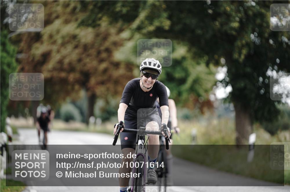 30.08.2026 - Elbe Triathlon Hamburg Michael Burmester http://msf.ph/oto/10071614 30.08.2026 10:06:44 Radfahren 555, 814, 822, 845, 875, 946 meine-sportfotos.de