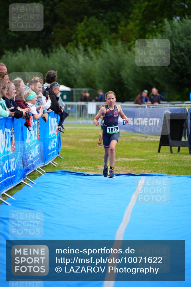 30.08.2026 - Elbe Triathlon Hamburg LAZAROV Photography http://msf.ph/oto/10071622 30.08.2026 12:59:55 Ziel 1879 meine-sportfotos.de