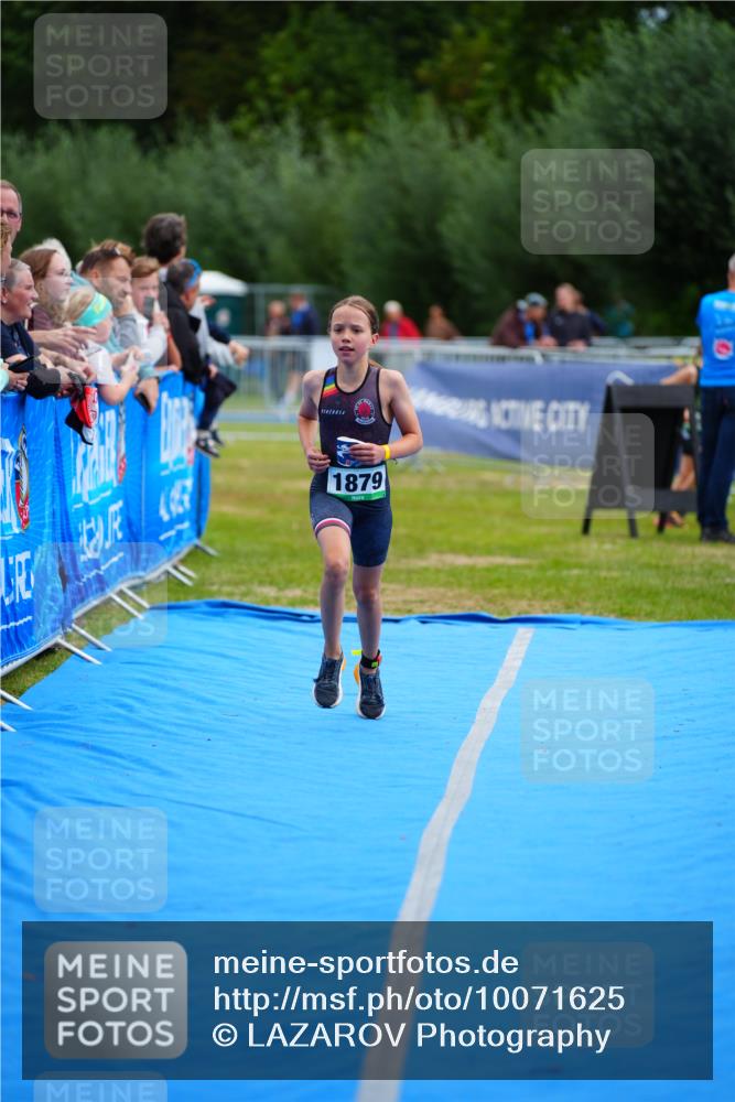 30.08.2026 - Elbe Triathlon Hamburg LAZAROV Photography http://msf.ph/oto/10071625 30.08.2026 12:59:56 Ziel 1879 meine-sportfotos.de