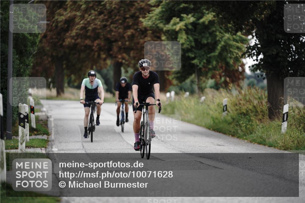 30.08.2026 - Elbe Triathlon Hamburg Michael Burmester http://msf.ph/oto/10071628 30.08.2026 10:06:51 Radfahren 449, 550, 794, 875, 977 meine-sportfotos.de