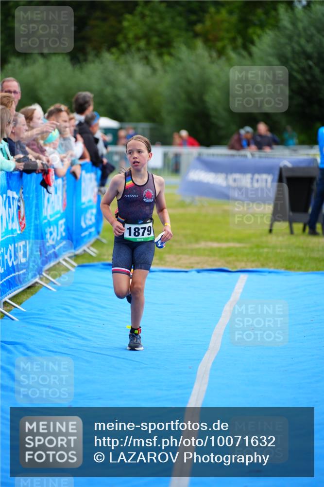 30.08.2026 - Elbe Triathlon Hamburg LAZAROV Photography http://msf.ph/oto/10071632 30.08.2026 12:59:57 Ziel 1879 meine-sportfotos.de