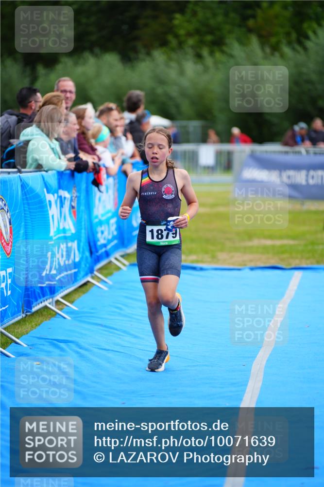 30.08.2026 - Elbe Triathlon Hamburg LAZAROV Photography http://msf.ph/oto/10071639 30.08.2026 12:59:57 Ziel 1879 meine-sportfotos.de