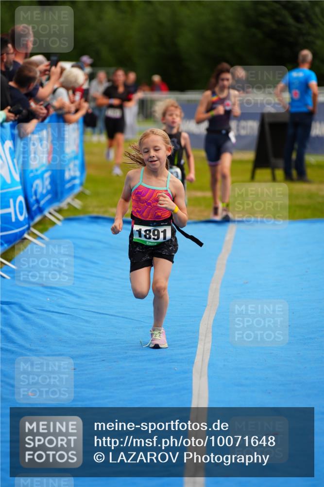 30.08.2026 - Elbe Triathlon Hamburg LAZAROV Photography http://msf.ph/oto/10071648 30.08.2026 13:03:07 Ziel 1808, 1883, 1891 meine-sportfotos.de