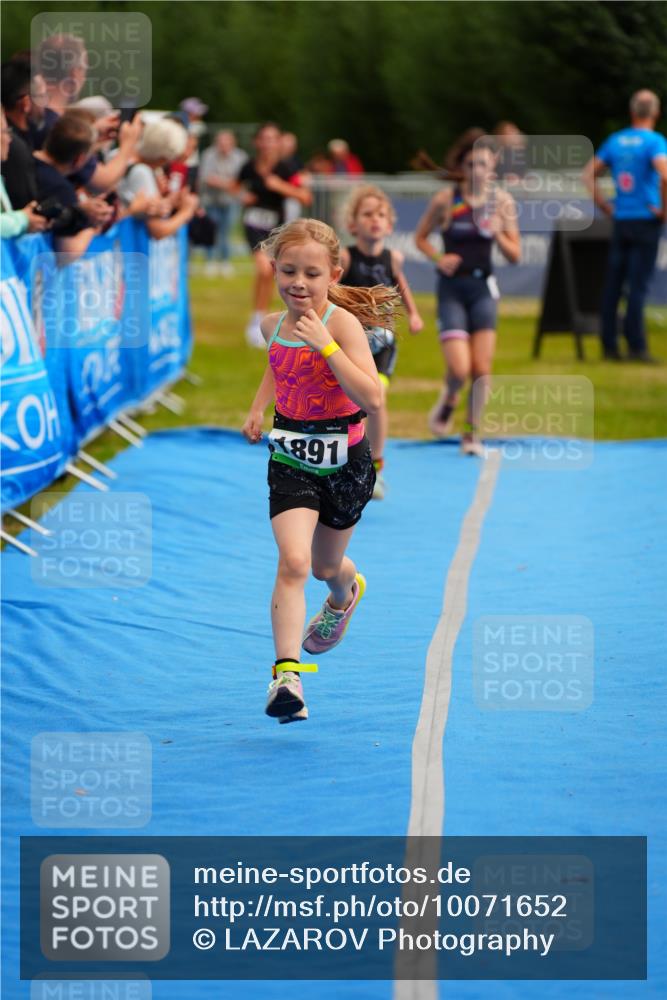 30.08.2026 - Elbe Triathlon Hamburg LAZAROV Photography http://msf.ph/oto/10071652 30.08.2026 13:03:07 Ziel 1808, 1883, 1891 meine-sportfotos.de