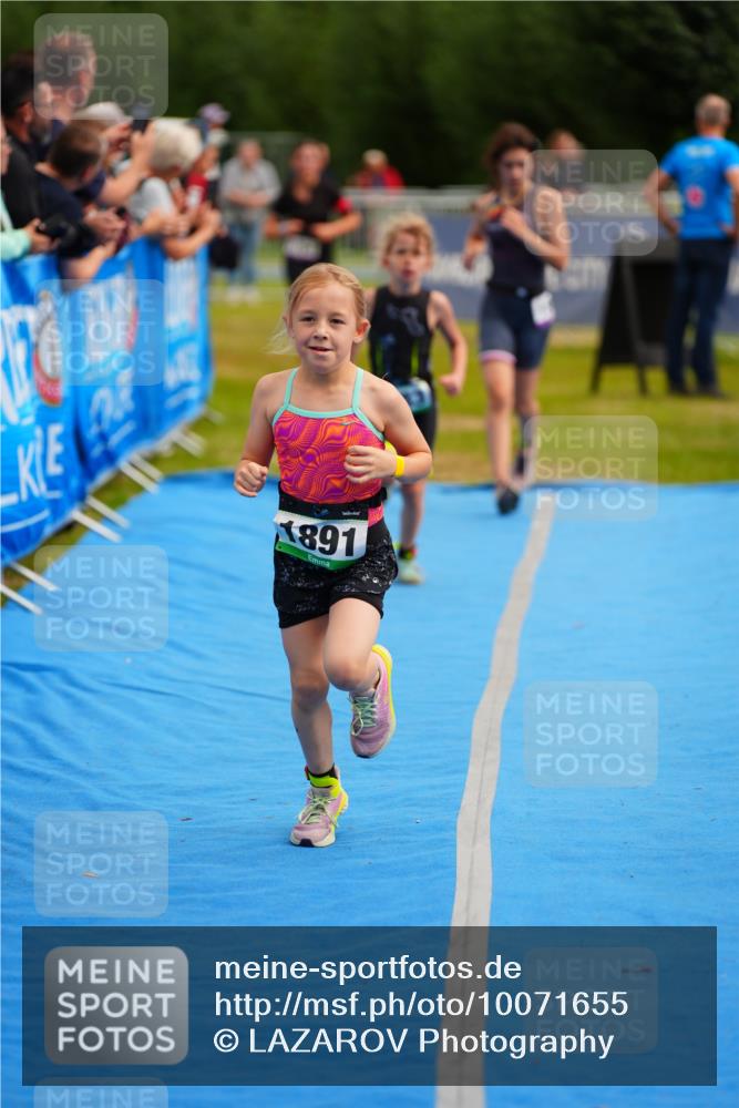 30.08.2026 - Elbe Triathlon Hamburg LAZAROV Photography http://msf.ph/oto/10071655 30.08.2026 13:03:07 Ziel 1808, 1883, 1891 meine-sportfotos.de