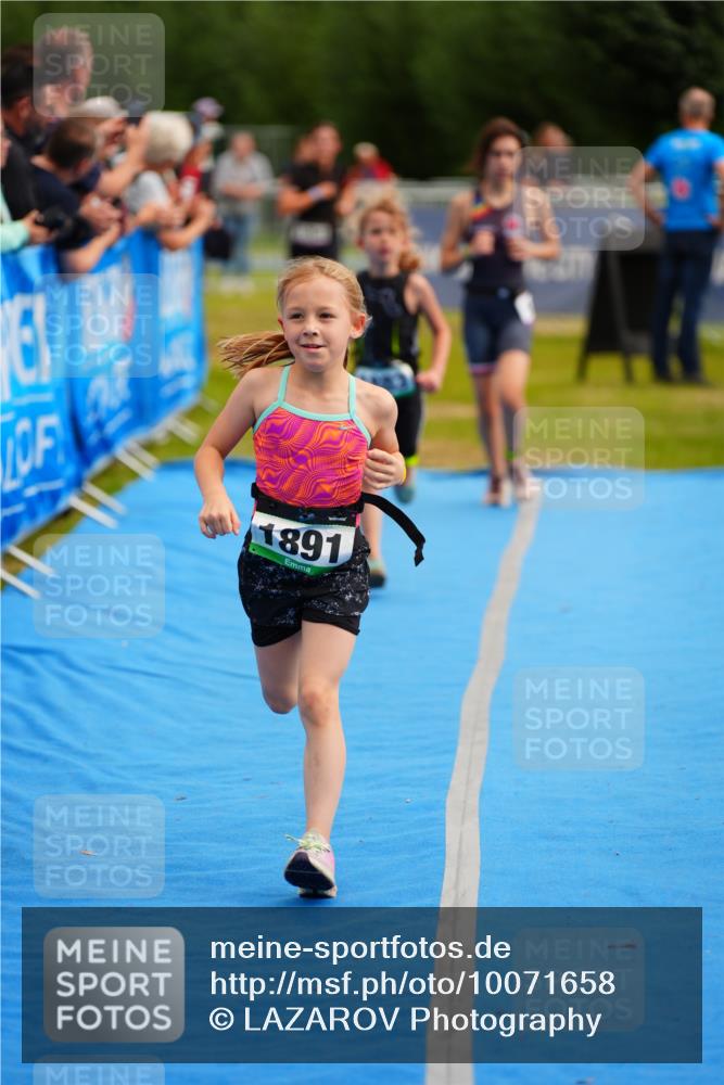 30.08.2026 - Elbe Triathlon Hamburg LAZAROV Photography http://msf.ph/oto/10071658 30.08.2026 13:03:07 Ziel 1808, 1883, 1891 meine-sportfotos.de