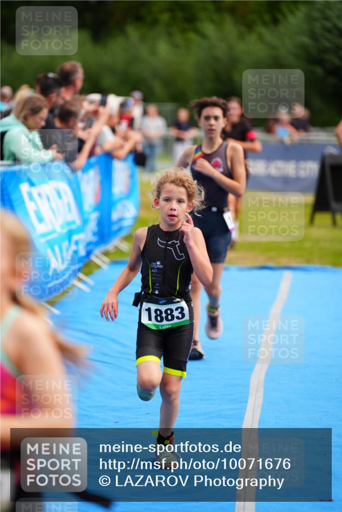 30.08.2026 - Elbe Triathlon Hamburg LAZAROV Photography http://msf.ph/oto/10071676 30.08.2026 13:03:09 Ziel 1808, 1883, 1891 meine-sportfotos.de