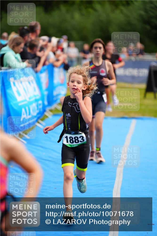 30.08.2026 - Elbe Triathlon Hamburg LAZAROV Photography http://msf.ph/oto/10071678 30.08.2026 13:03:09 Ziel 1808, 1883, 1891 meine-sportfotos.de