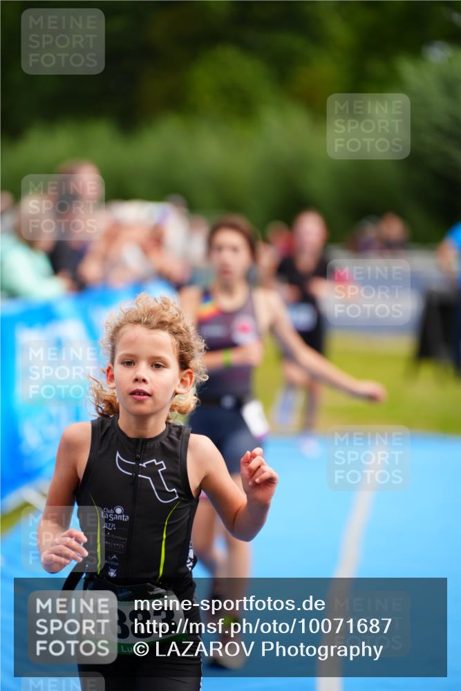 30.08.2026 - Elbe Triathlon Hamburg LAZAROV Photography http://msf.ph/oto/10071687 30.08.2026 13:03:10 Ziel 1808, 1883, 1891 meine-sportfotos.de