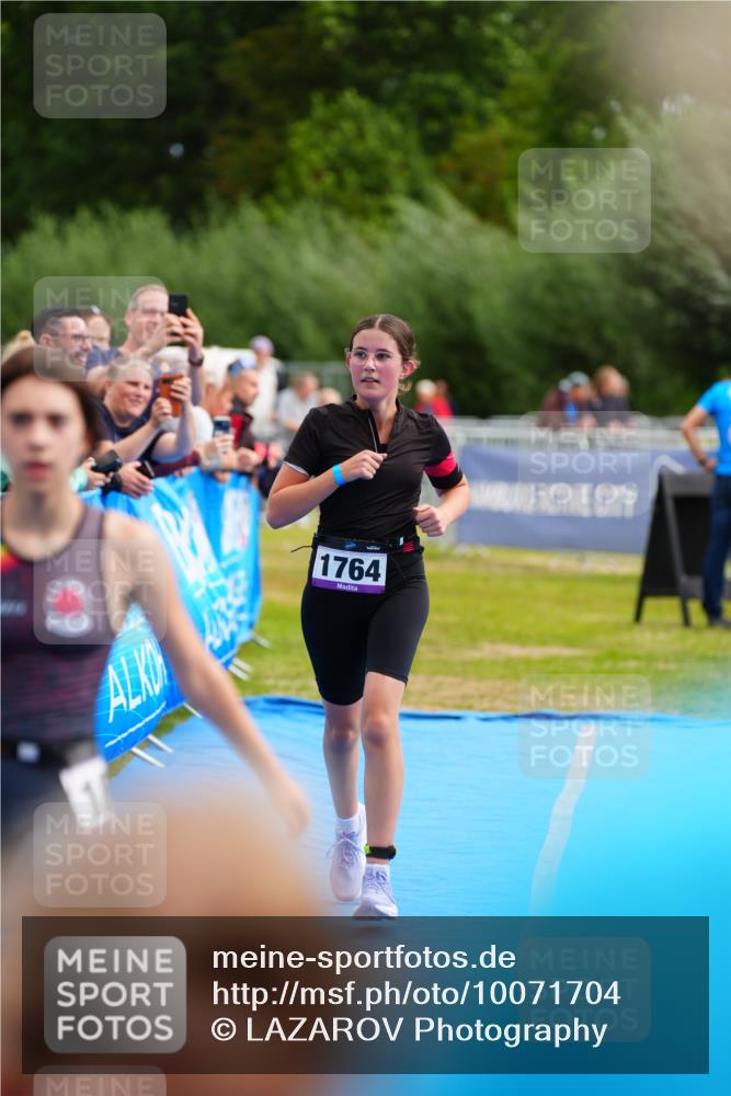 30.08.2026 - Elbe Triathlon Hamburg LAZAROV Photography http://msf.ph/oto/10071704 30.08.2026 13:03:12 Ziel 1808, 1813, 1883 meine-sportfotos.de