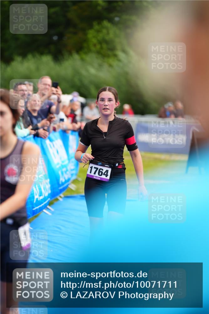 30.08.2026 - Elbe Triathlon Hamburg LAZAROV Photography http://msf.ph/oto/10071711 30.08.2026 13:03:13 Ziel 1808, 1813 meine-sportfotos.de