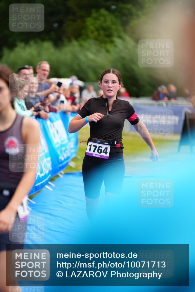 30.08.2026 - Elbe Triathlon Hamburg LAZAROV Photography http://msf.ph/oto/10071713 30.08.2026 13:03:13 Ziel 1808, 1813 meine-sportfotos.de
