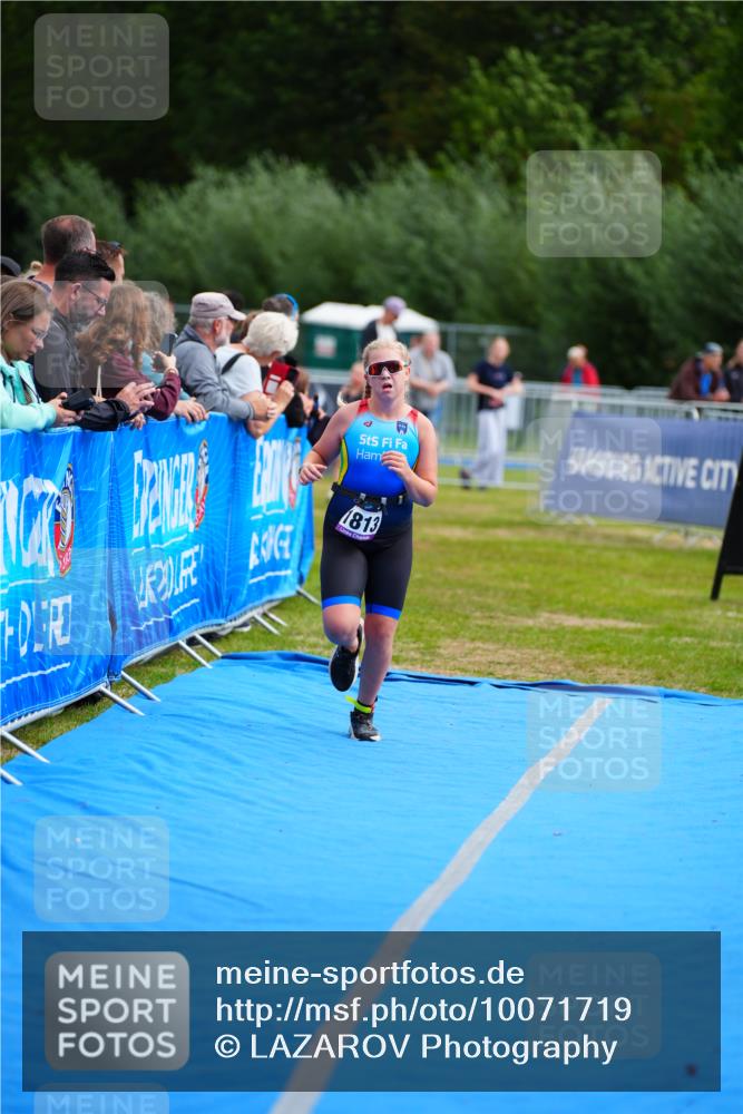 30.08.2026 - Elbe Triathlon Hamburg LAZAROV Photography http://msf.ph/oto/10071719 30.08.2026 13:03:18 Ziel 1813 meine-sportfotos.de