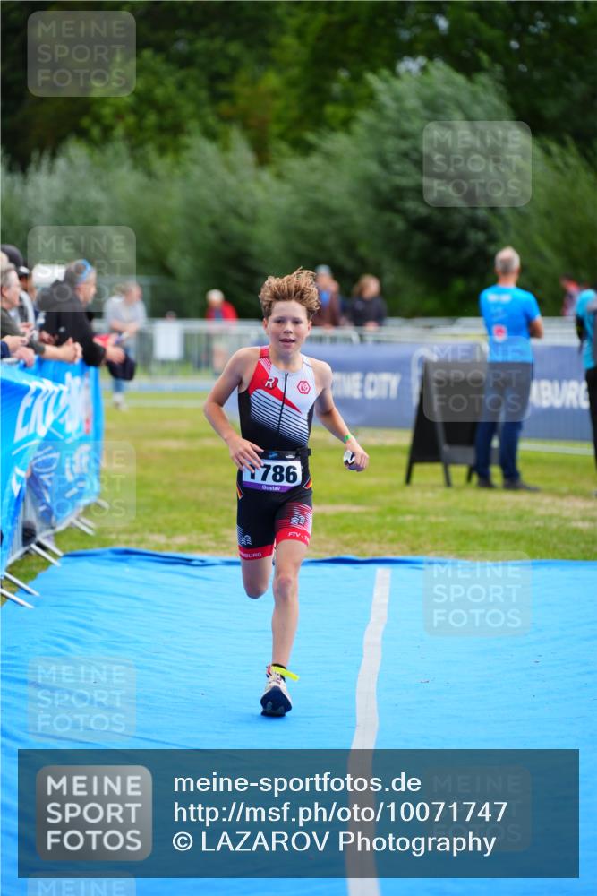 30.08.2026 - Elbe Triathlon Hamburg LAZAROV Photography http://msf.ph/oto/10071747 30.08.2026 13:04:25 Ziel 1786 meine-sportfotos.de
