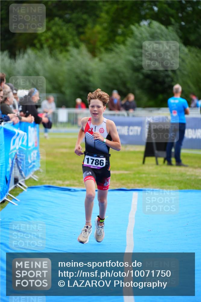30.08.2026 - Elbe Triathlon Hamburg LAZAROV Photography http://msf.ph/oto/10071750 30.08.2026 13:04:25 Ziel 1786 meine-sportfotos.de