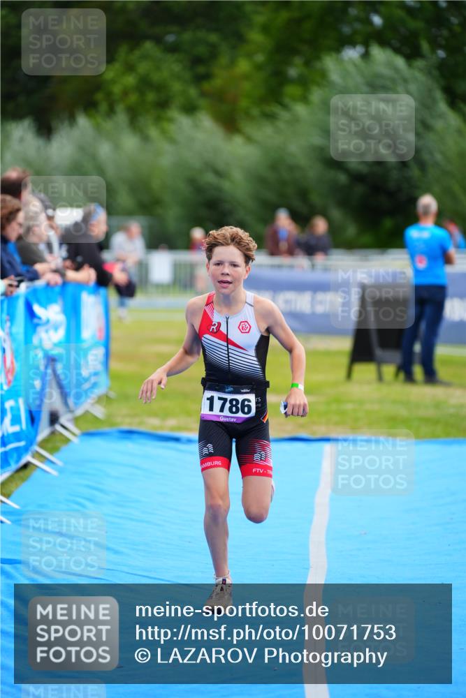 30.08.2026 - Elbe Triathlon Hamburg LAZAROV Photography http://msf.ph/oto/10071753 30.08.2026 13:04:25 Ziel 1786 meine-sportfotos.de