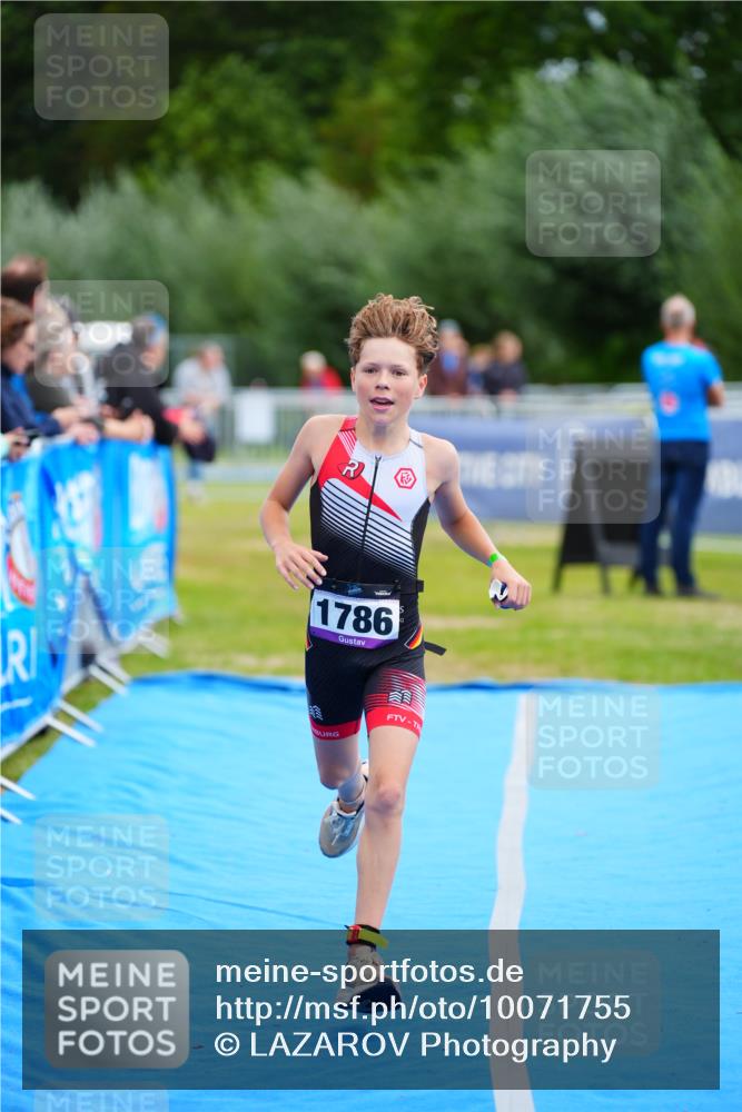 30.08.2026 - Elbe Triathlon Hamburg LAZAROV Photography http://msf.ph/oto/10071755 30.08.2026 13:04:25 Ziel 1786 meine-sportfotos.de