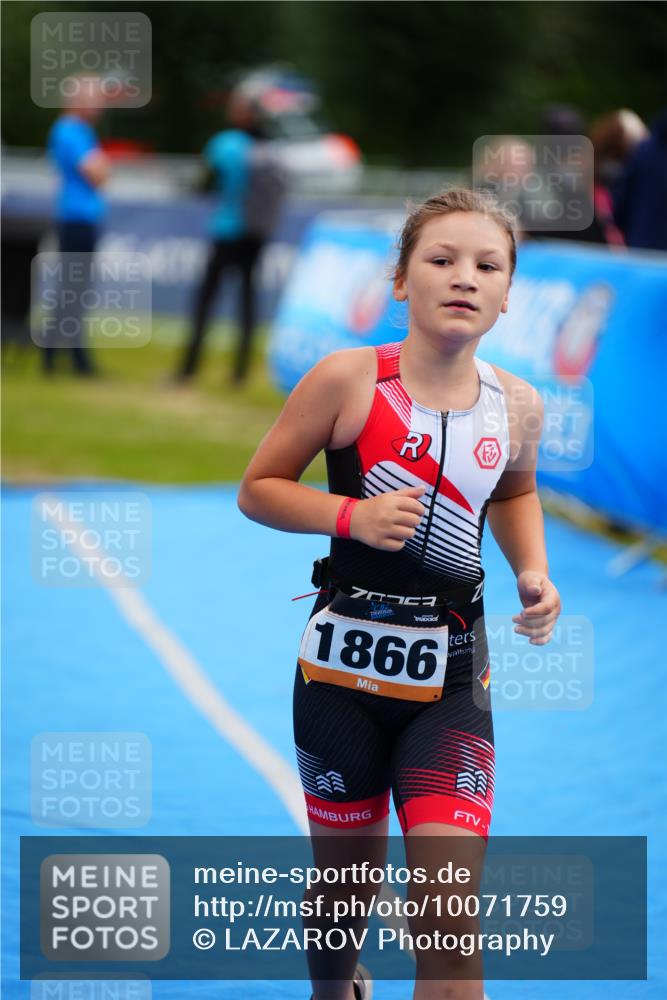 30.08.2026 - Elbe Triathlon Hamburg LAZAROV Photography http://msf.ph/oto/10071759 30.08.2026 13:04:52 Ziel 1866 meine-sportfotos.de
