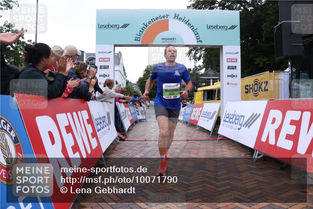 30.08.2026 - Blankeneser Heldenlauf Lena Gebhardt http://msf.ph/oto/10071790 30.08.2026 10:12:31 Ziel 5105, 5365, 5453, 5560 meine-sportfotos.de
