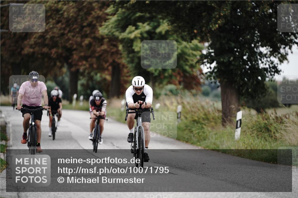 30.08.2026 - Elbe Triathlon Hamburg Michael Burmester http://msf.ph/oto/10071795 30.08.2026 10:08:33 Radfahren 395, 500, 509, 676, 834, 889, 908 meine-sportfotos.de