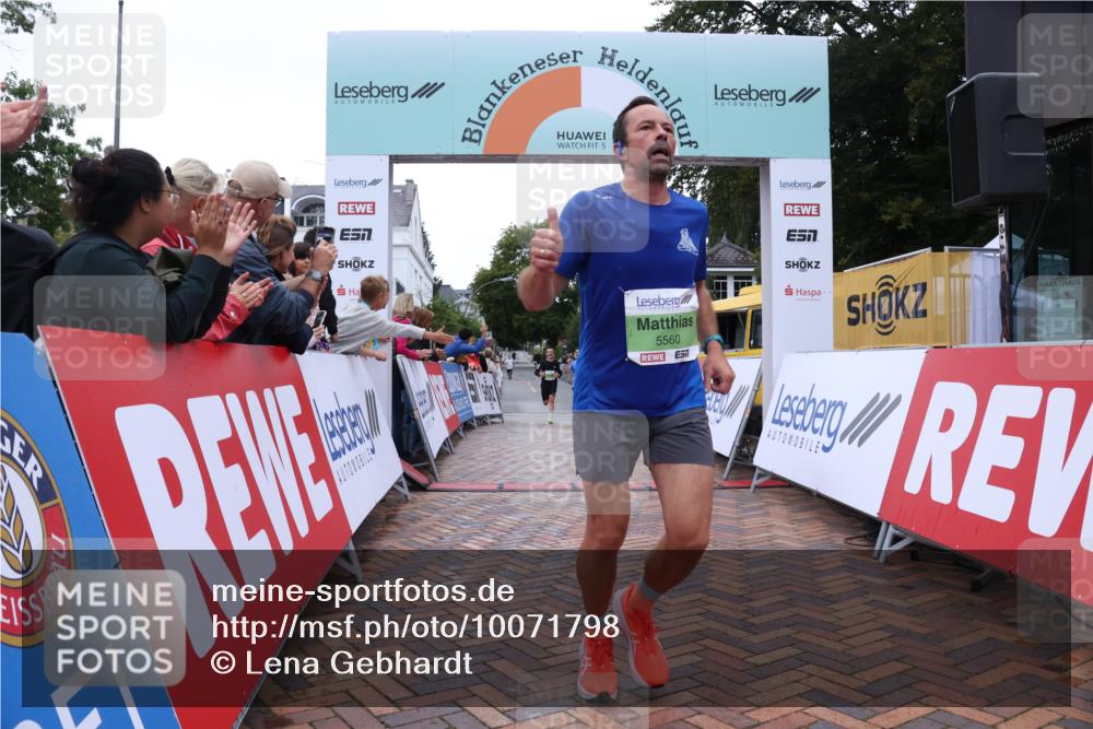 30.08.2026 - Blankeneser Heldenlauf Lena Gebhardt http://msf.ph/oto/10071798 30.08.2026 10:12:31 Ziel 5105, 5365, 5453, 5560 meine-sportfotos.de