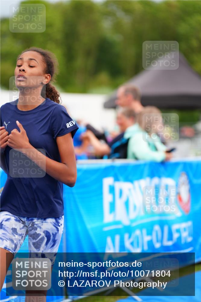 30.08.2026 - Elbe Triathlon Hamburg LAZAROV Photography http://msf.ph/oto/10071804 30.08.2026 13:06:06 Ziel 1767 meine-sportfotos.de
