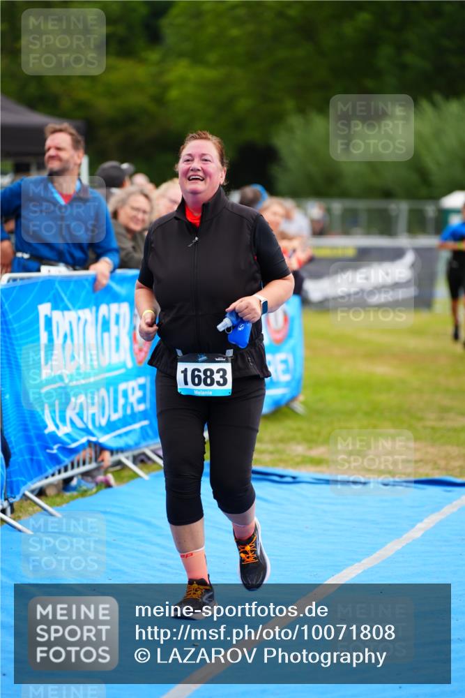 30.08.2026 - Elbe Triathlon Hamburg LAZAROV Photography http://msf.ph/oto/10071808 30.08.2026 13:06:14 Ziel 1683, 1766, 1782 meine-sportfotos.de