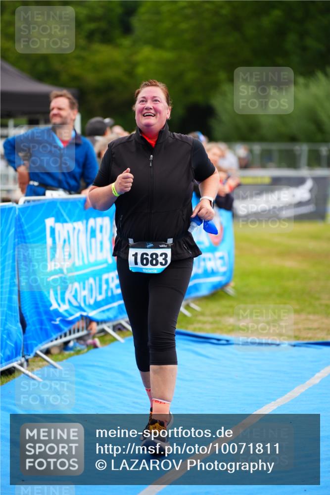 30.08.2026 - Elbe Triathlon Hamburg LAZAROV Photography http://msf.ph/oto/10071811 30.08.2026 13:06:14 Ziel 1683, 1766, 1782 meine-sportfotos.de